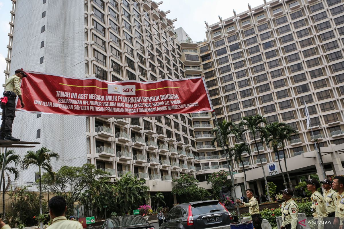 Bahlil bekukan sementara izin perniagaan Hotel Sultan