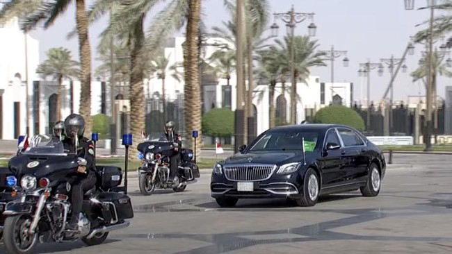 Jokowi di tempat dalam China Naik Mobil Lokal, dalam area Arab Saudi Numpang Maybach